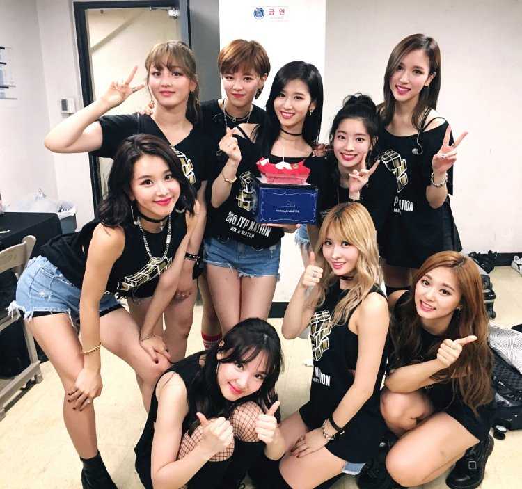 Шоу Sixteen участницы