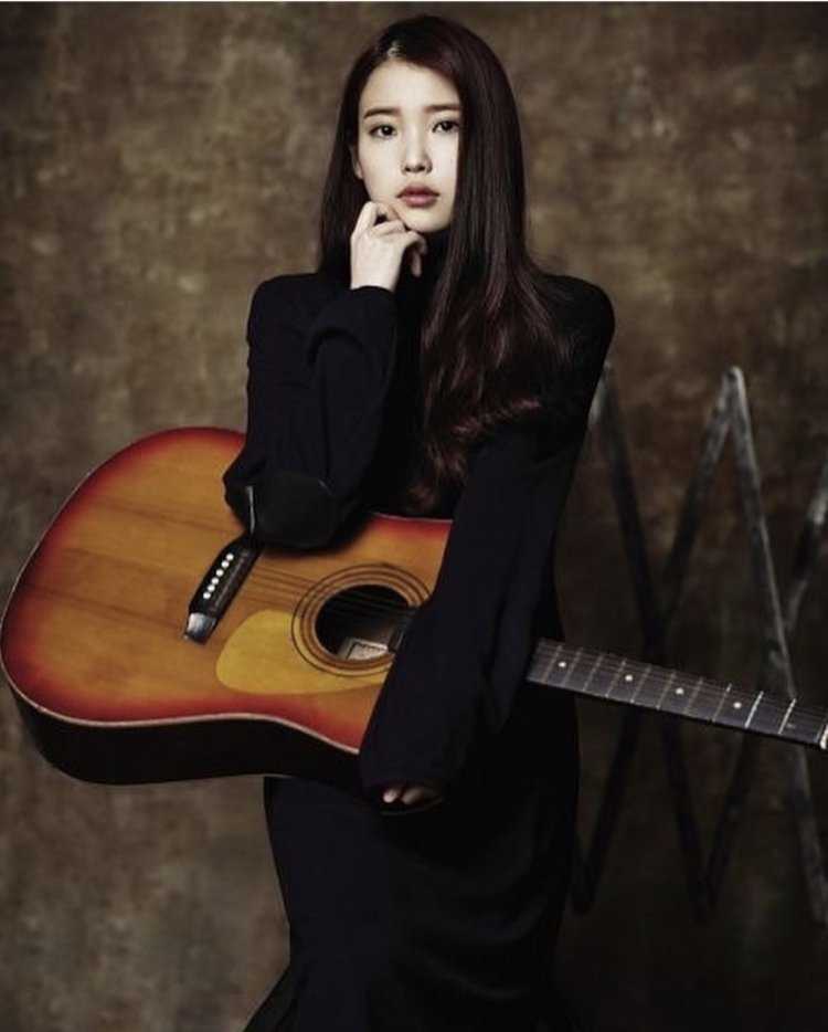 IU W Korea