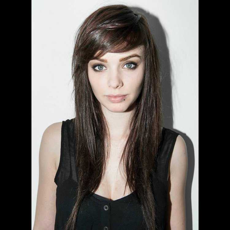 Короткая челка набок с длинными волосами