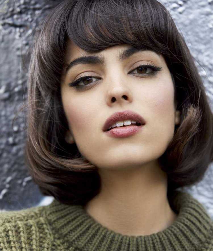 Красивое каре с челкой