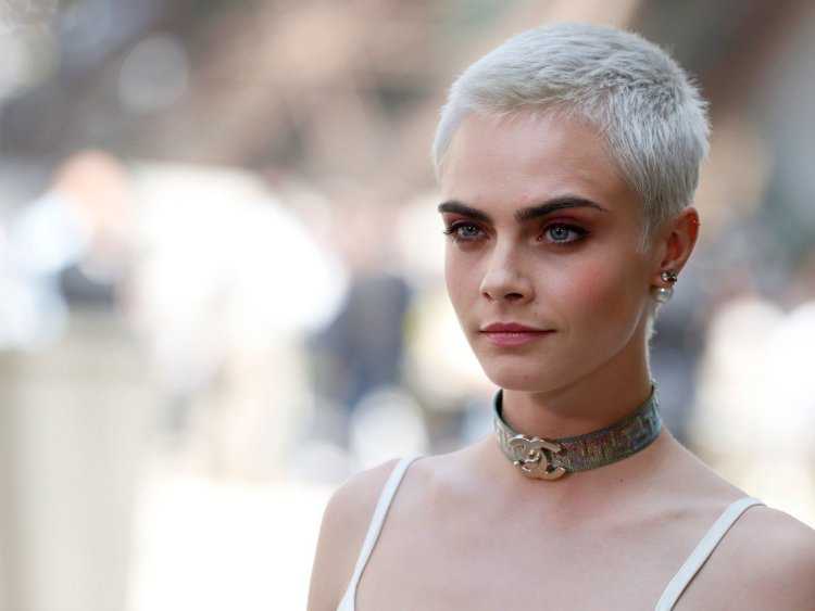 Cara Delevingne с короткой стрижкой