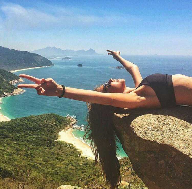 Брюнетка в Крыму