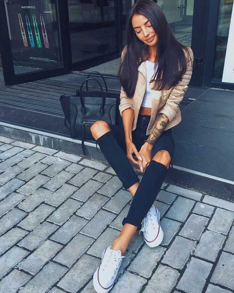 Стильные девушки брюнетки летом