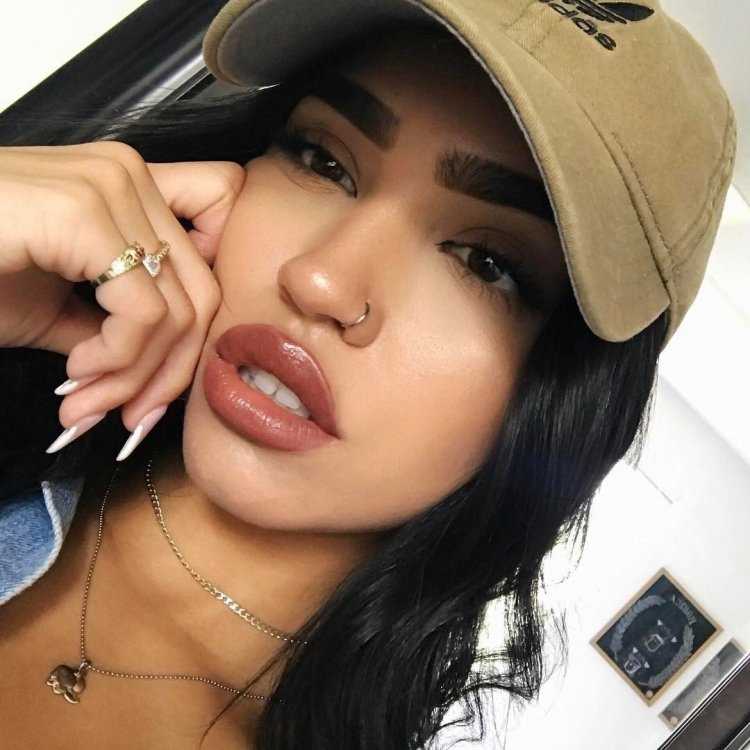 Девушки с пирсинг ов в носу