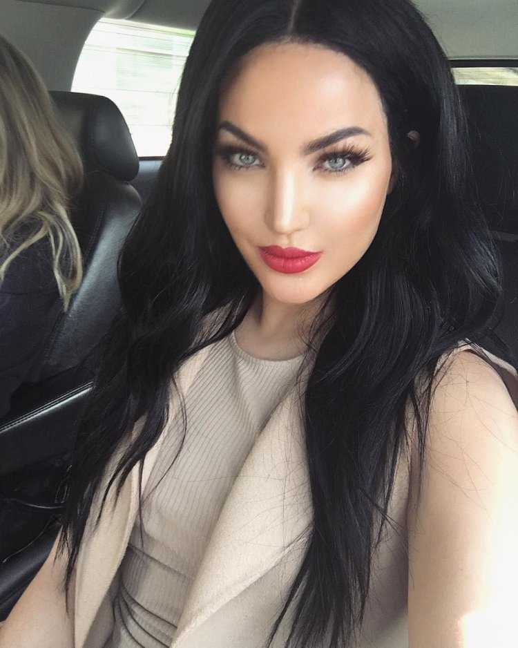 Natalie Halcro до пластики