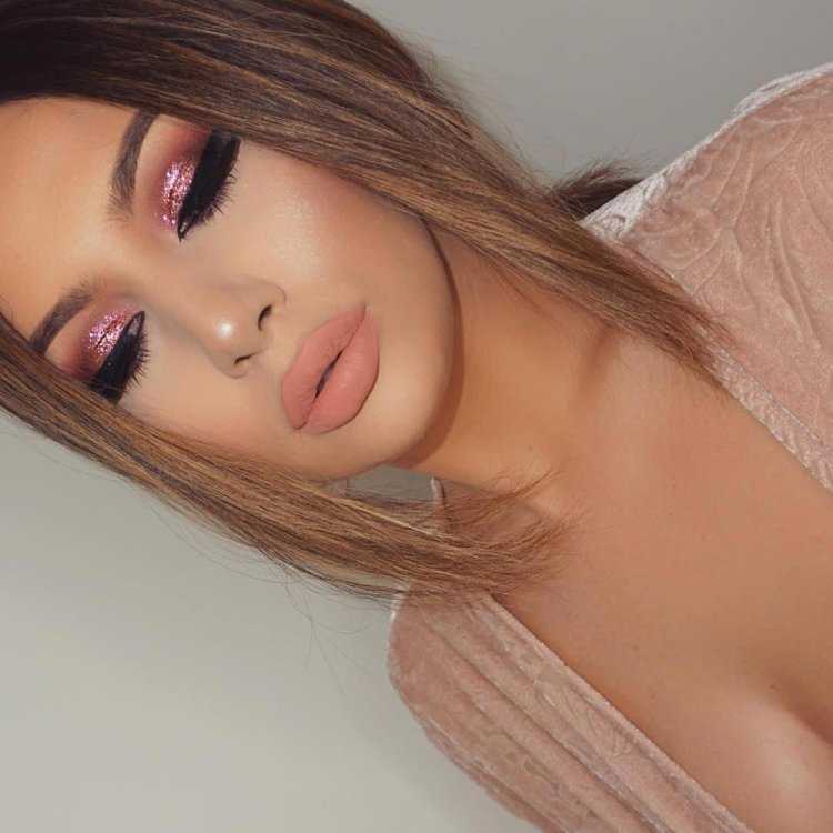 Красивые пухлые губы