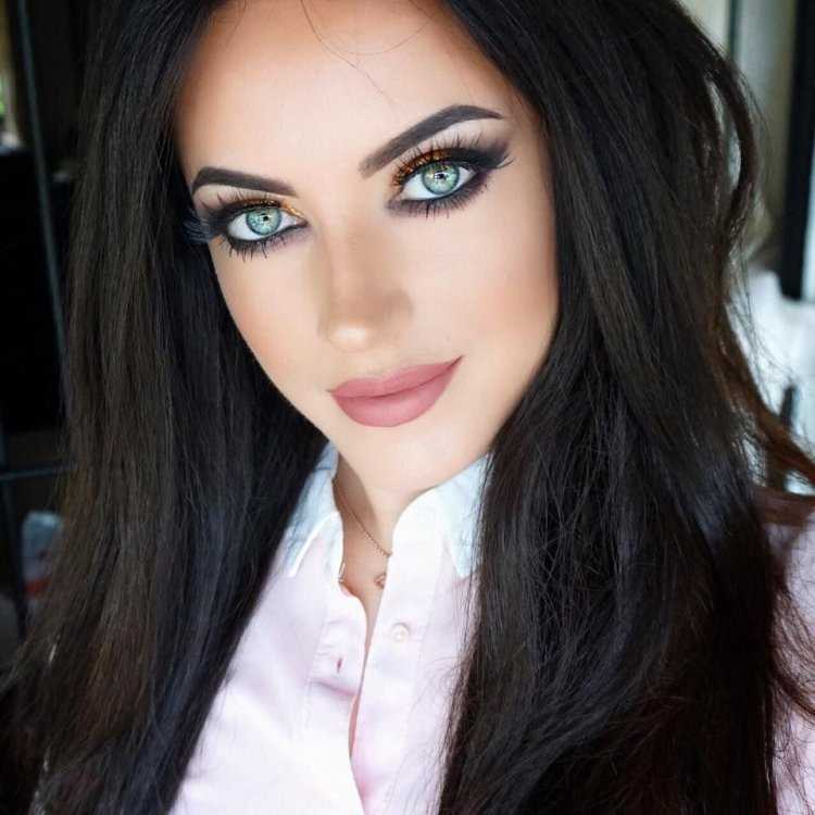 Макияж для брюнеток с голубыми глазами