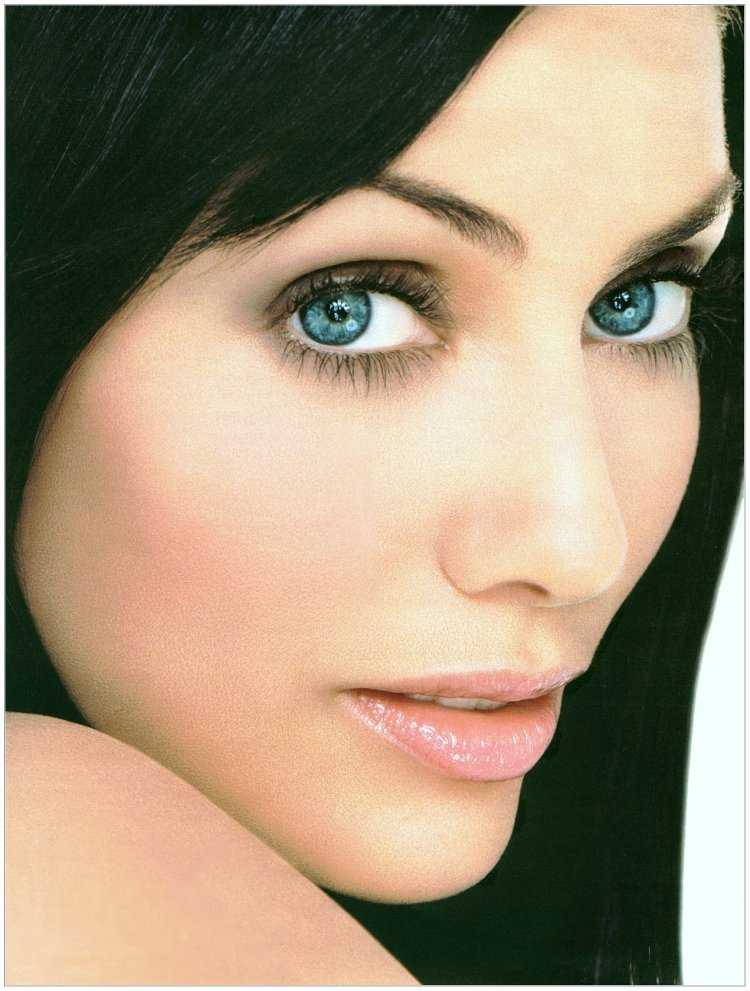 Натали Имбрулья брови