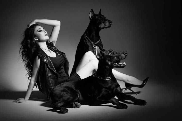 Ирина Шейк с доберманом