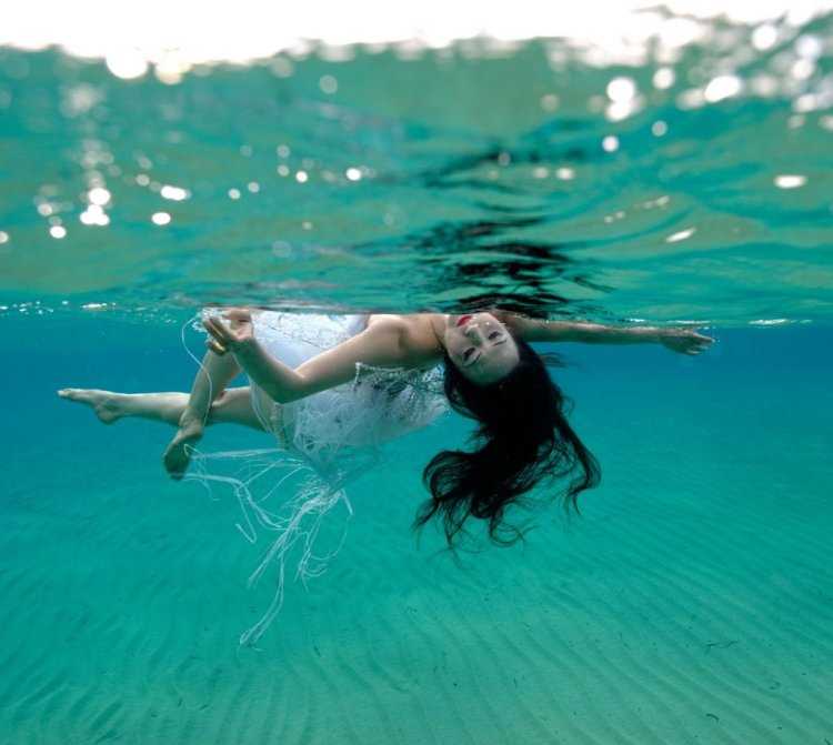 Красивые девушки в воде