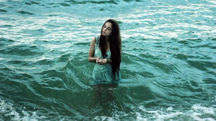 Девушка и океан