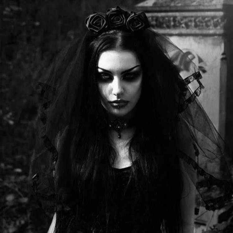 Ведьмас чёрными волосами