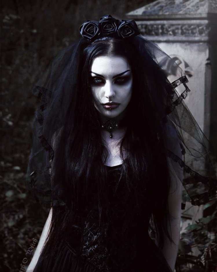 Ведьмас чёрными волосами