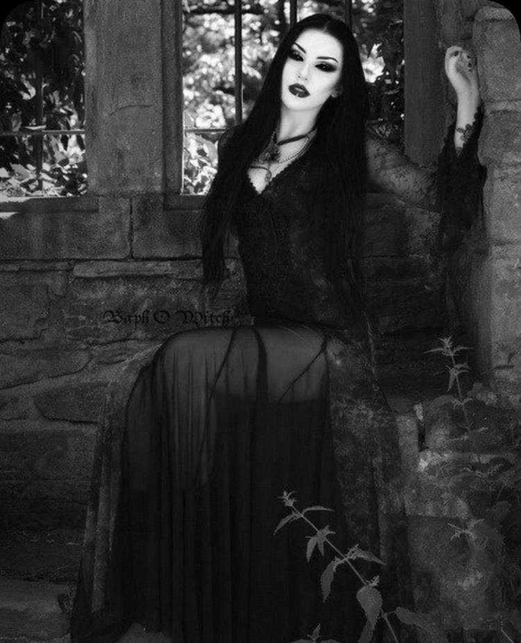Готическая ведьма