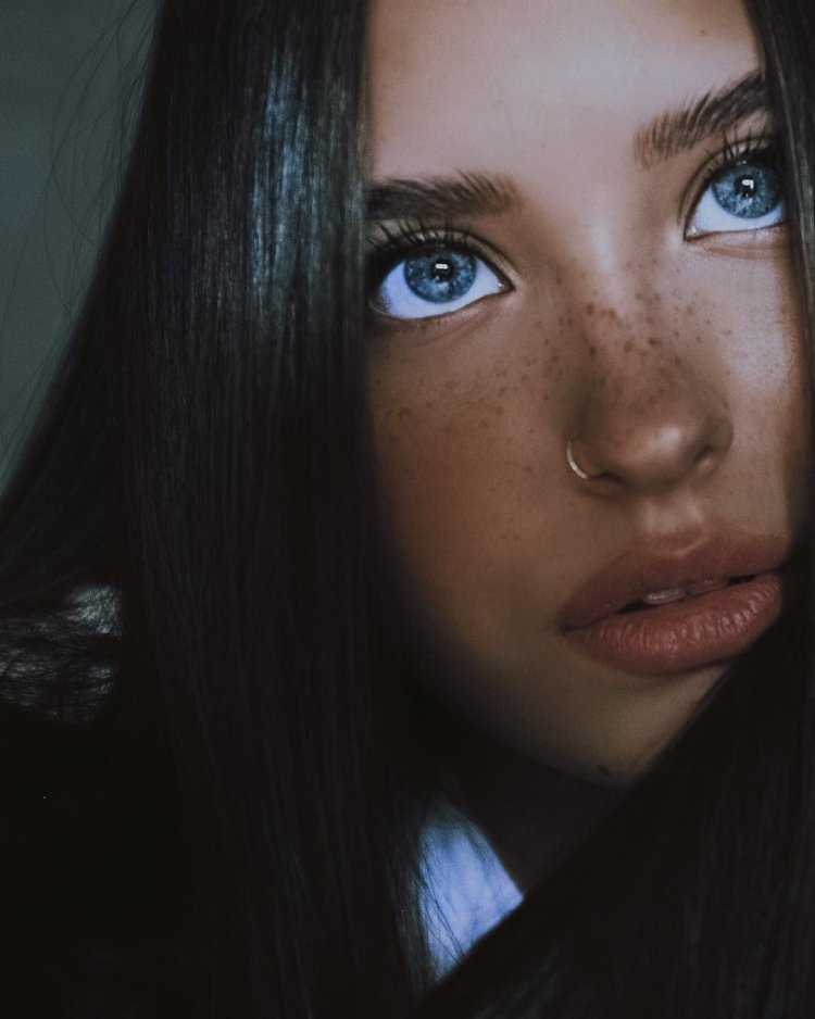 Катя Миро глаза