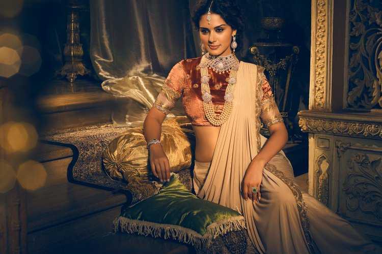 Индианки в купальниках