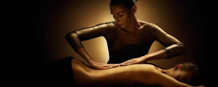 Красивая массажистка брюнетка42