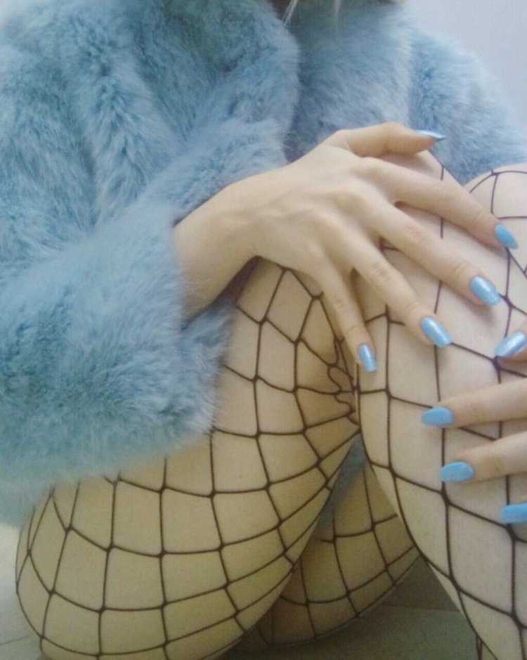 Эстетика нежно голубого девушка