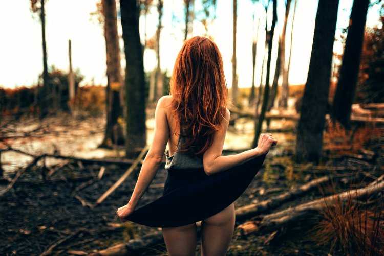 Девушка сзади