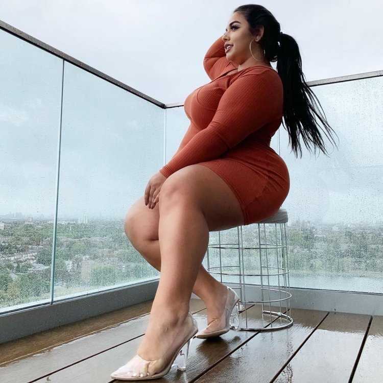 Plus-Size Диана Сирокай