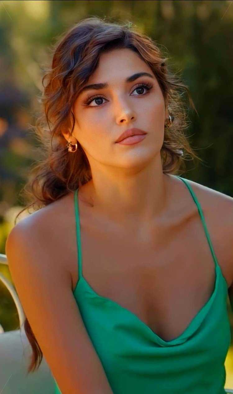 Turkish actress beautiful erotic sexy Handa Ercel