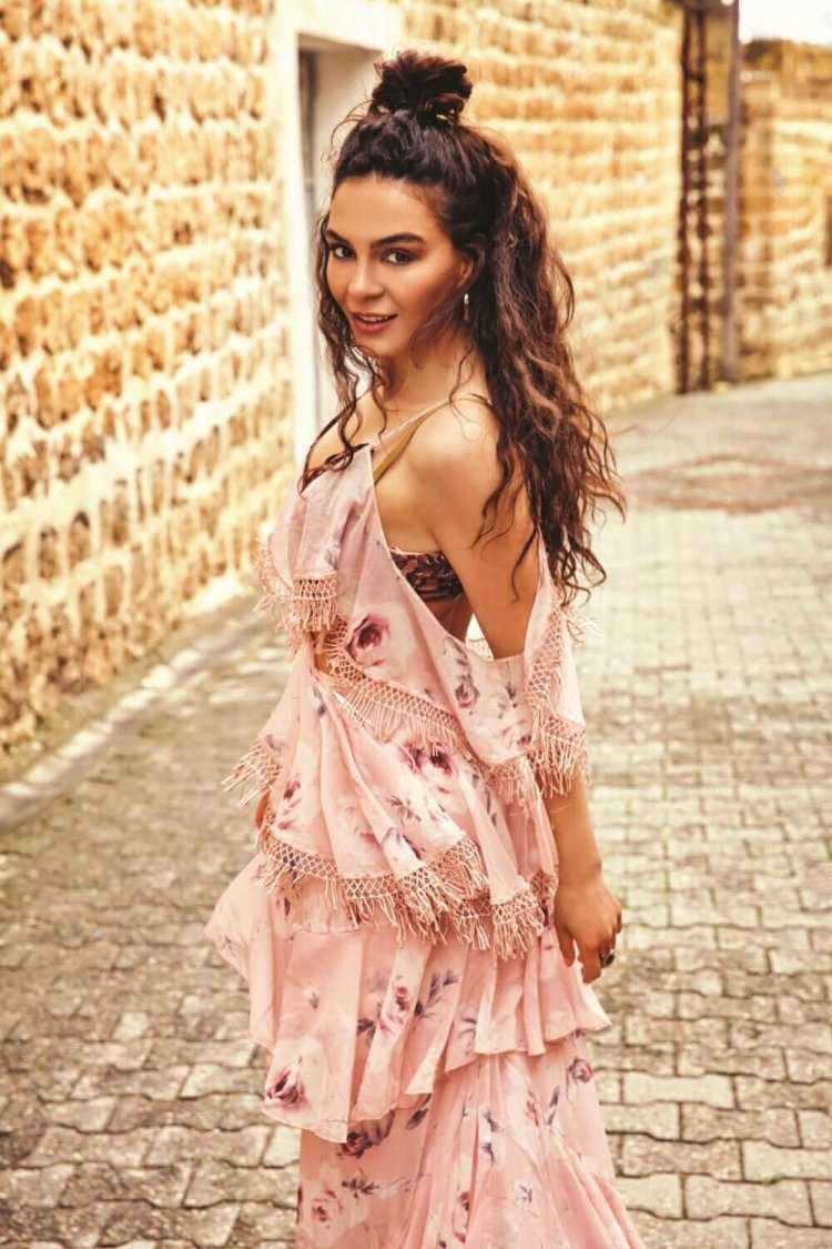 Турецкая актриса эбру Шахин