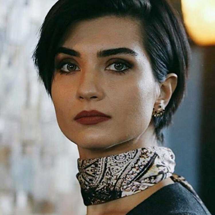 Актриса туба Буйукустун