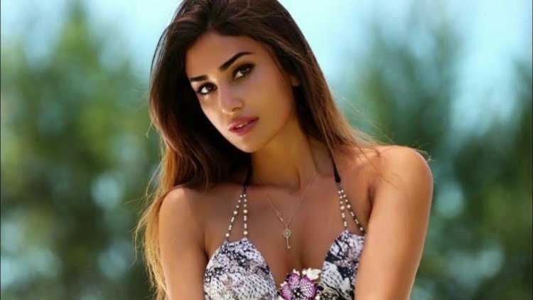 Актриса Парвин Абиева.