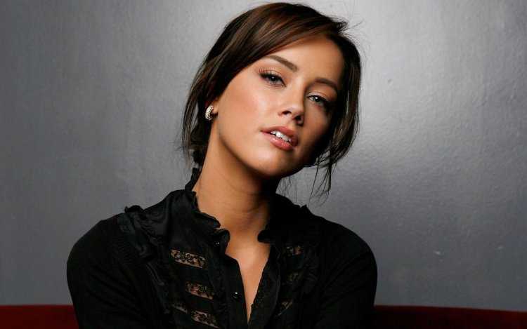 Красивые актрисы брюнетки57