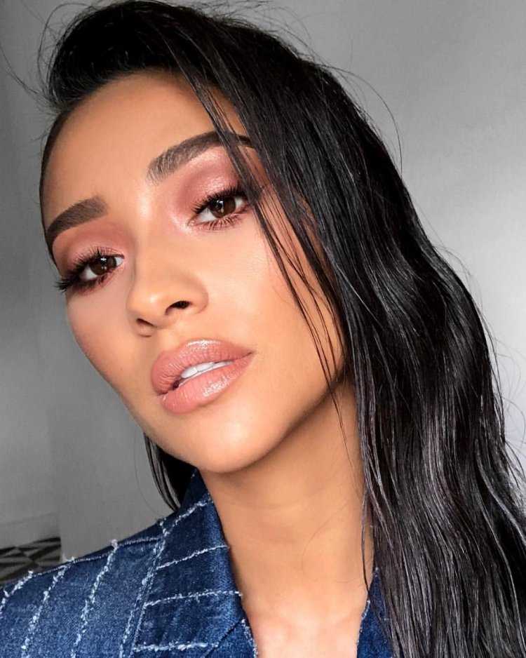 Красивые брюнетки с длинными волосами