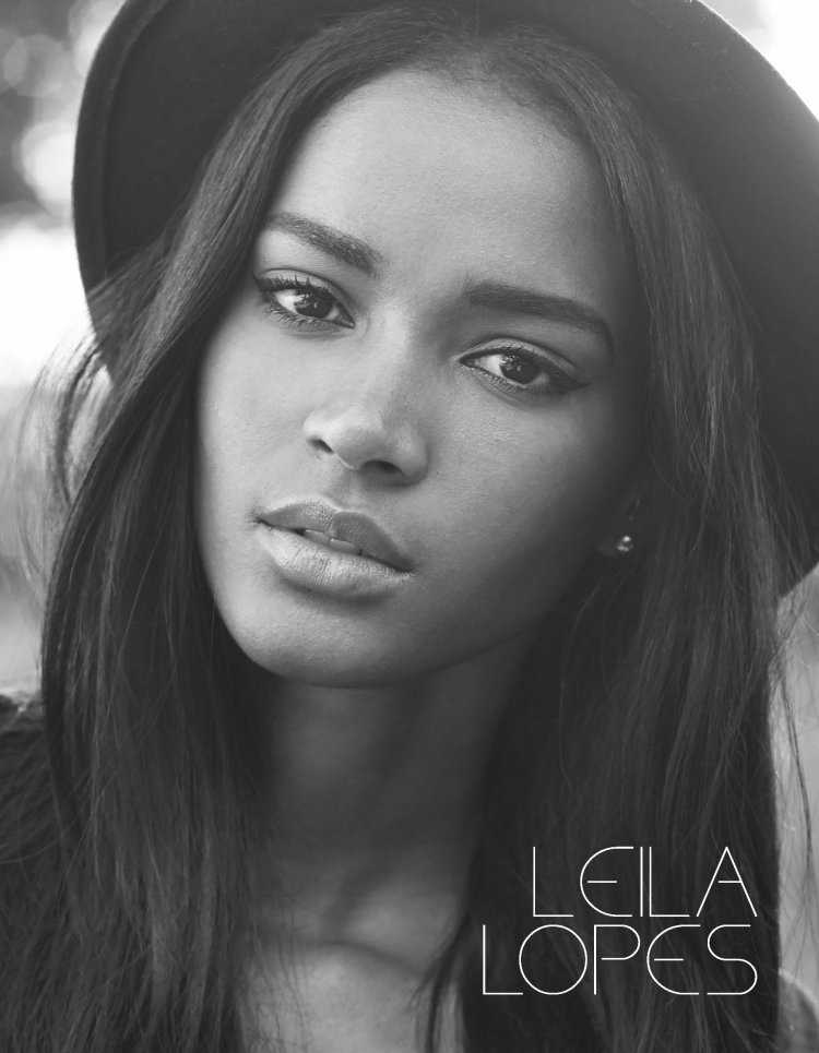 Яркая брюнетка