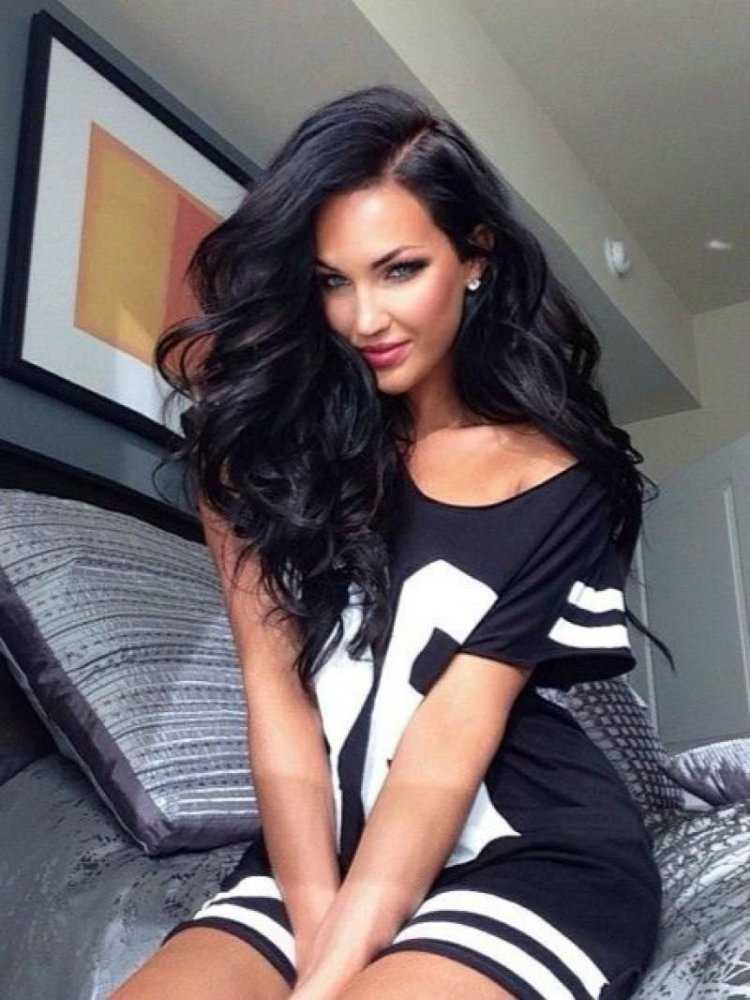 Natalie Halcro с длинными волосами
