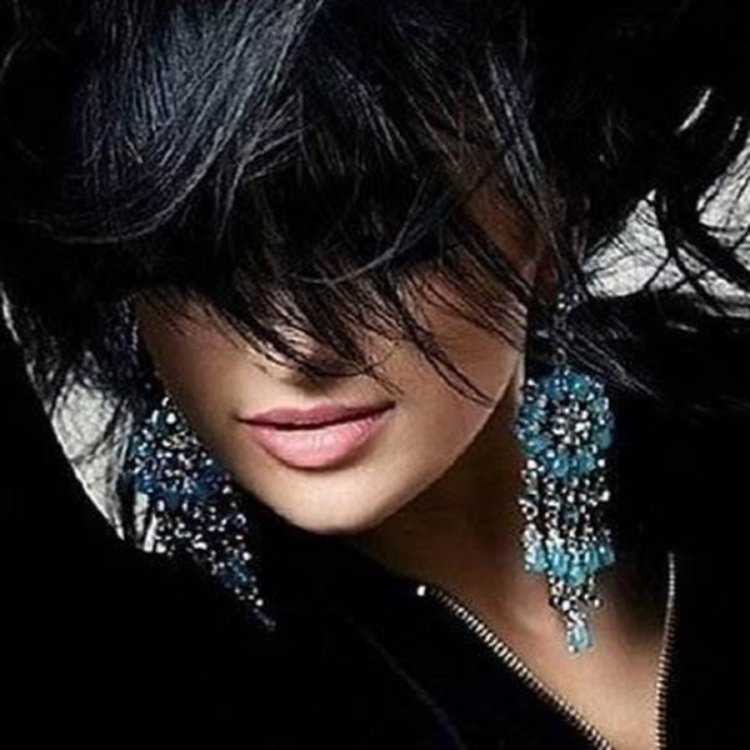 Брюнетки с длинными волосами