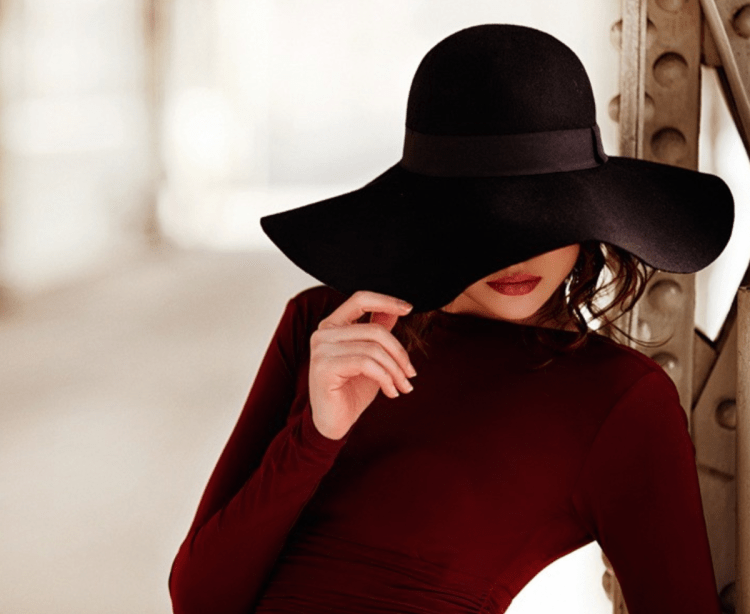 Красивые девушки брюнетки в шляпе11