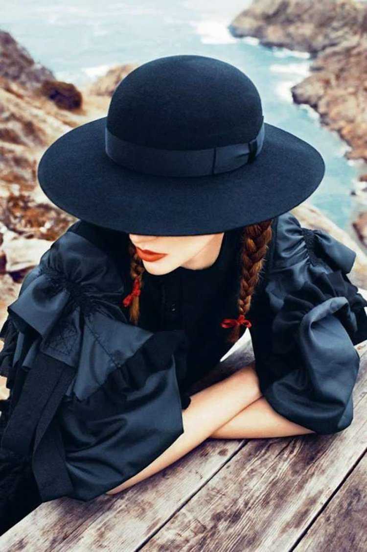 Девушка в шляпе