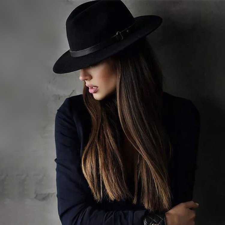 Девушка в шляпе