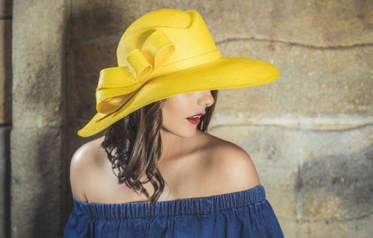 Дама в желтой шляпке