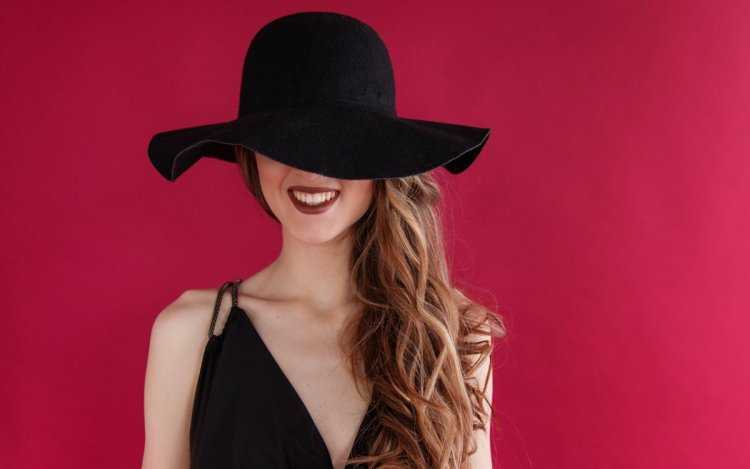 Красивые девушки брюнетки в шляпе75