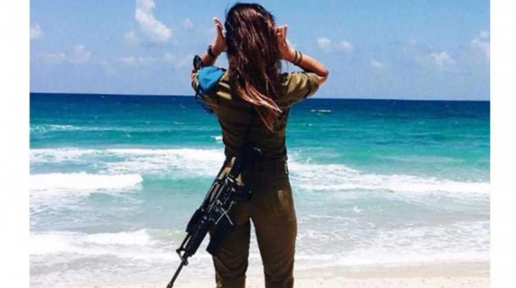 Девушки армии Израиля на пляже