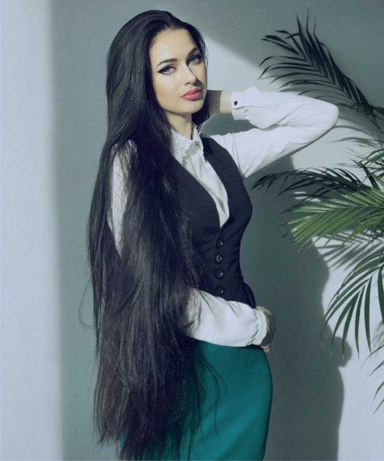 Брюнетки с длинными волосами