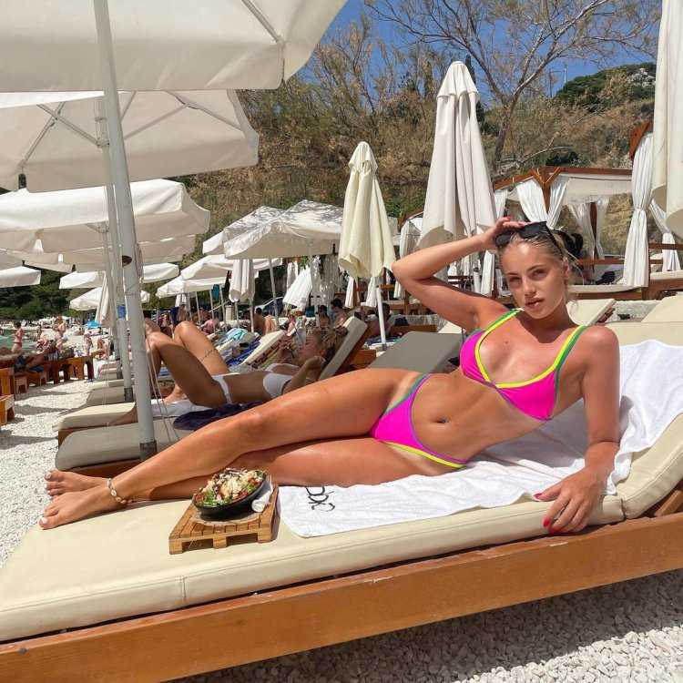 Импозантная Ивана Knöll