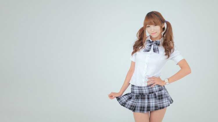 Девушка в юбке