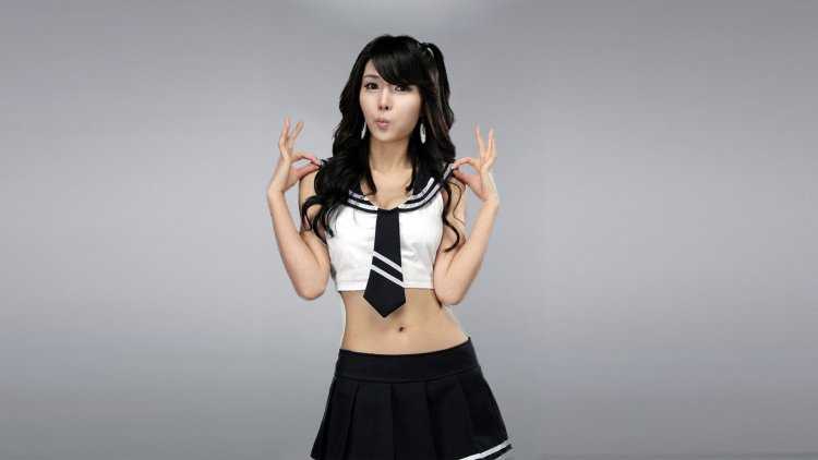 Девушка в юбке