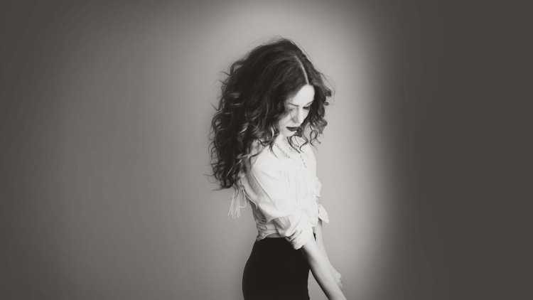 Фотосессия на черно белом фоне