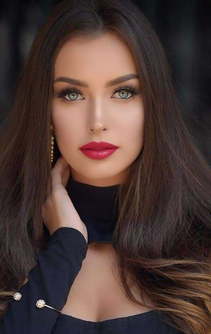 Красивая женщина