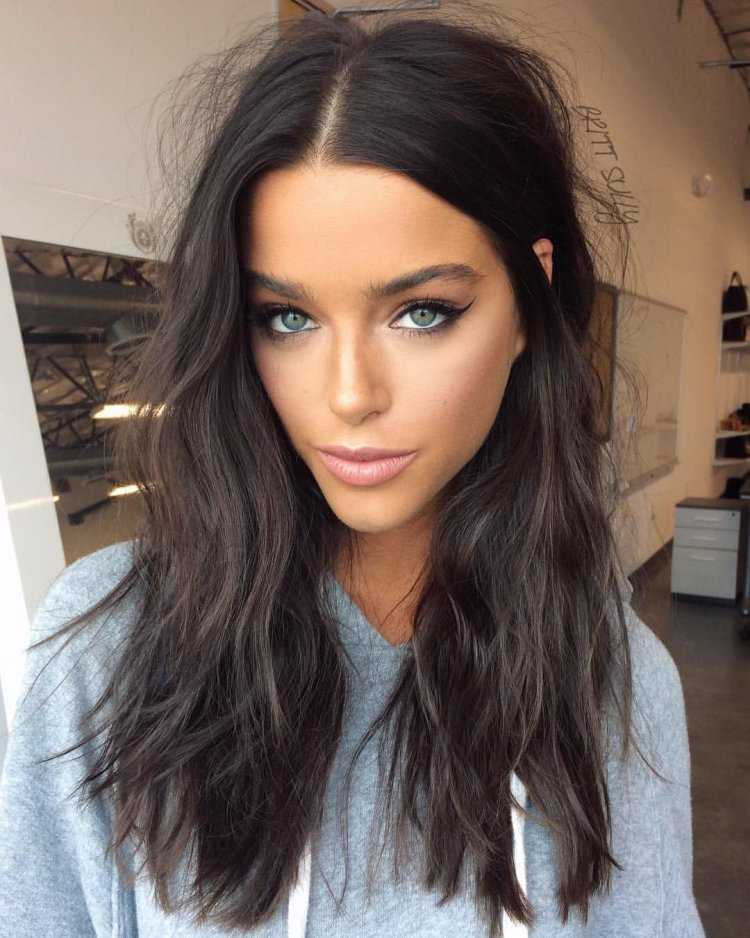 Темный цвет волос