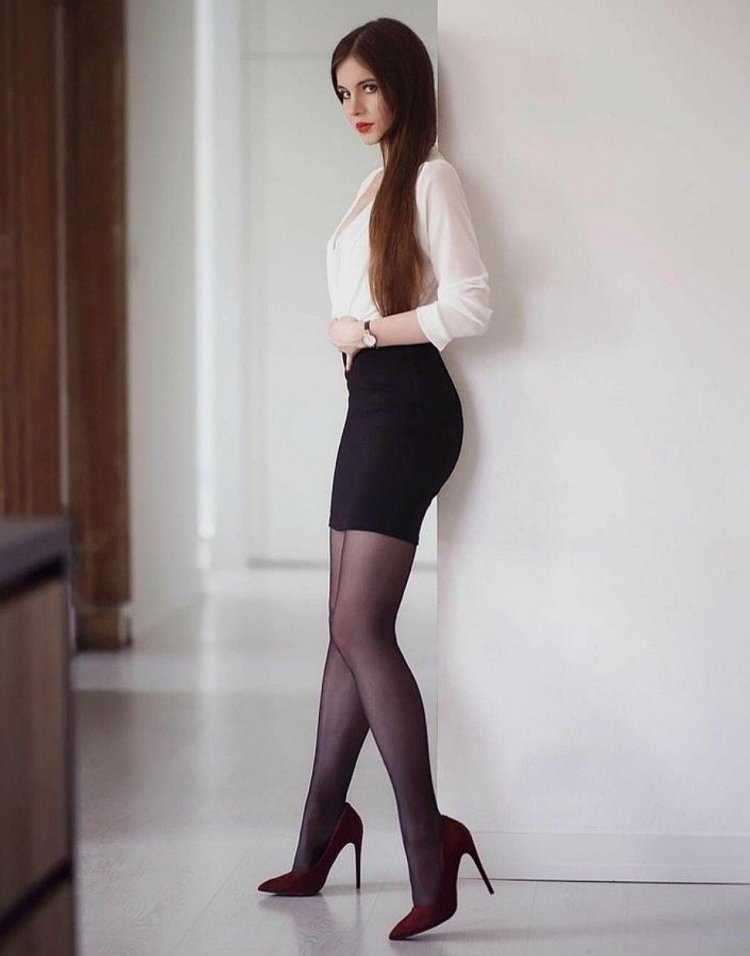 Ножки в колготках в сеточку