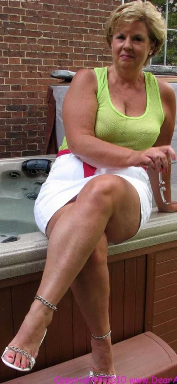 Барбара Легс босиком