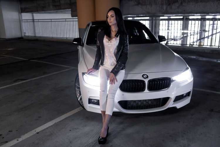 BMW f10 и девушка