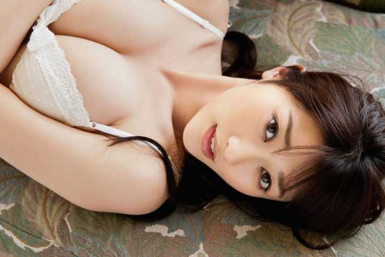 Mikie Hara грудь